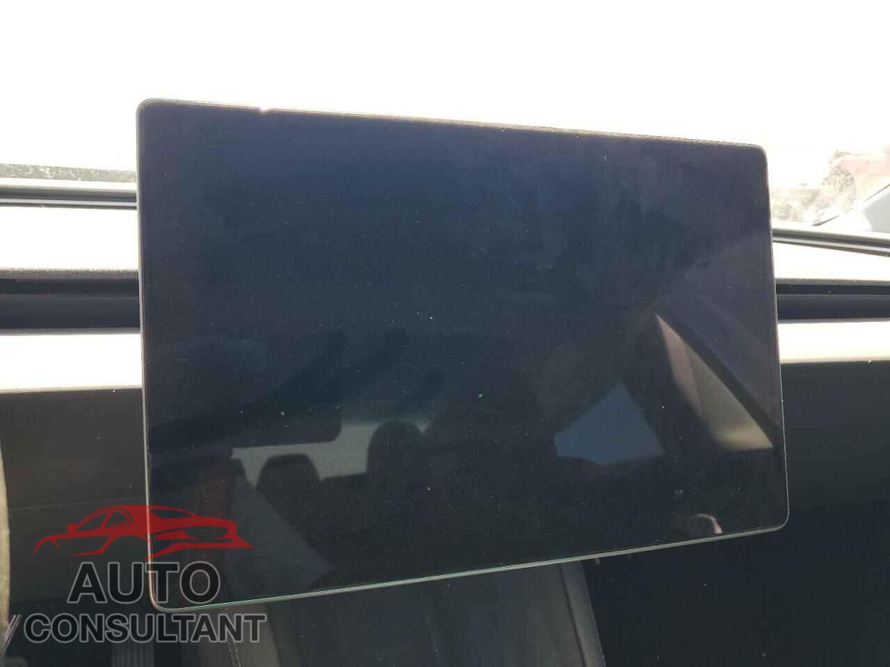 TESLA MODEL 3 2024 - 5YJ3E1EA3RF768303
