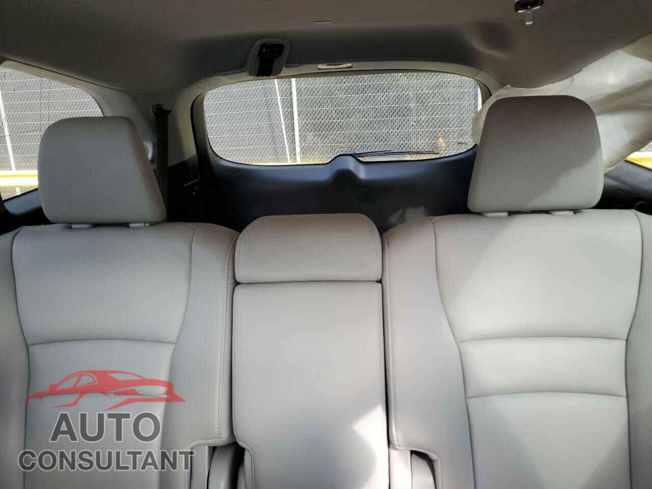 HONDA PILOT 2017 - 5FNYF6H94HB018618