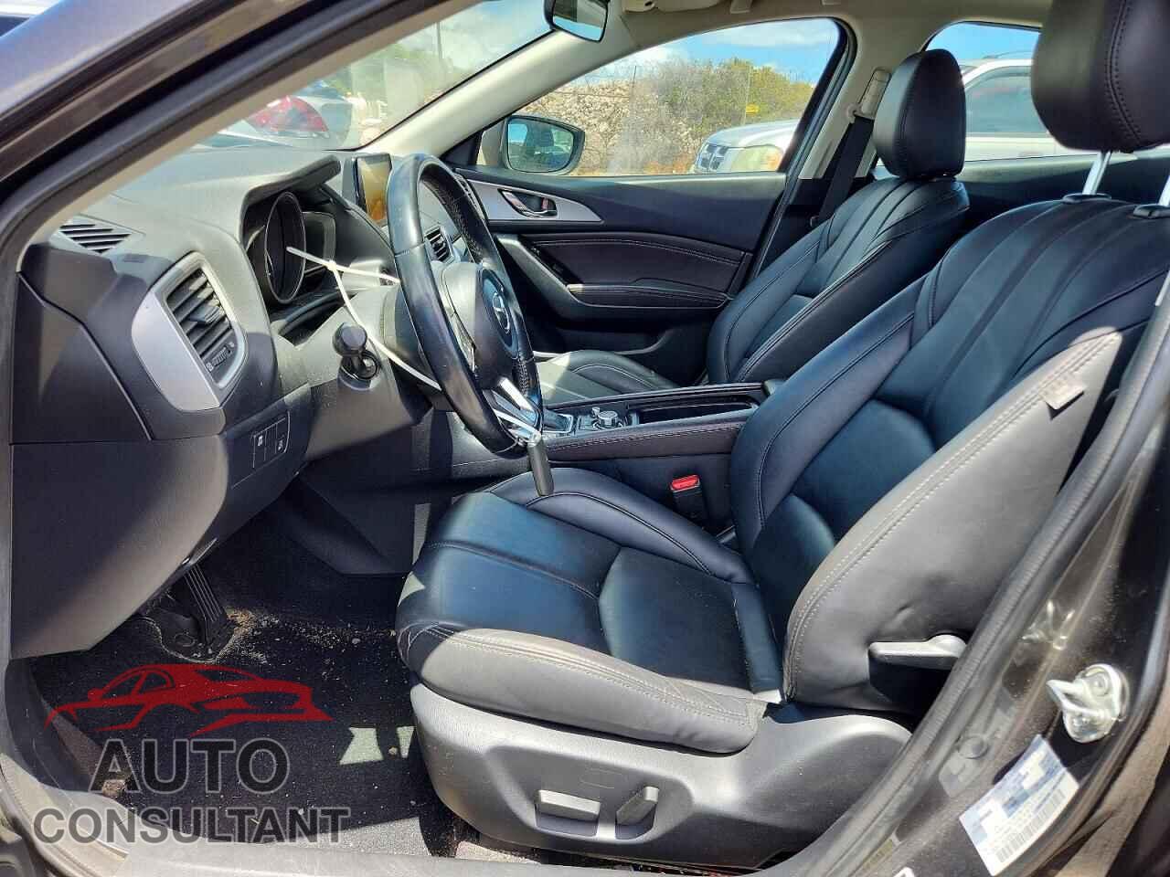 MAZDA 3 2018 - 3MZBN1V38JM256403