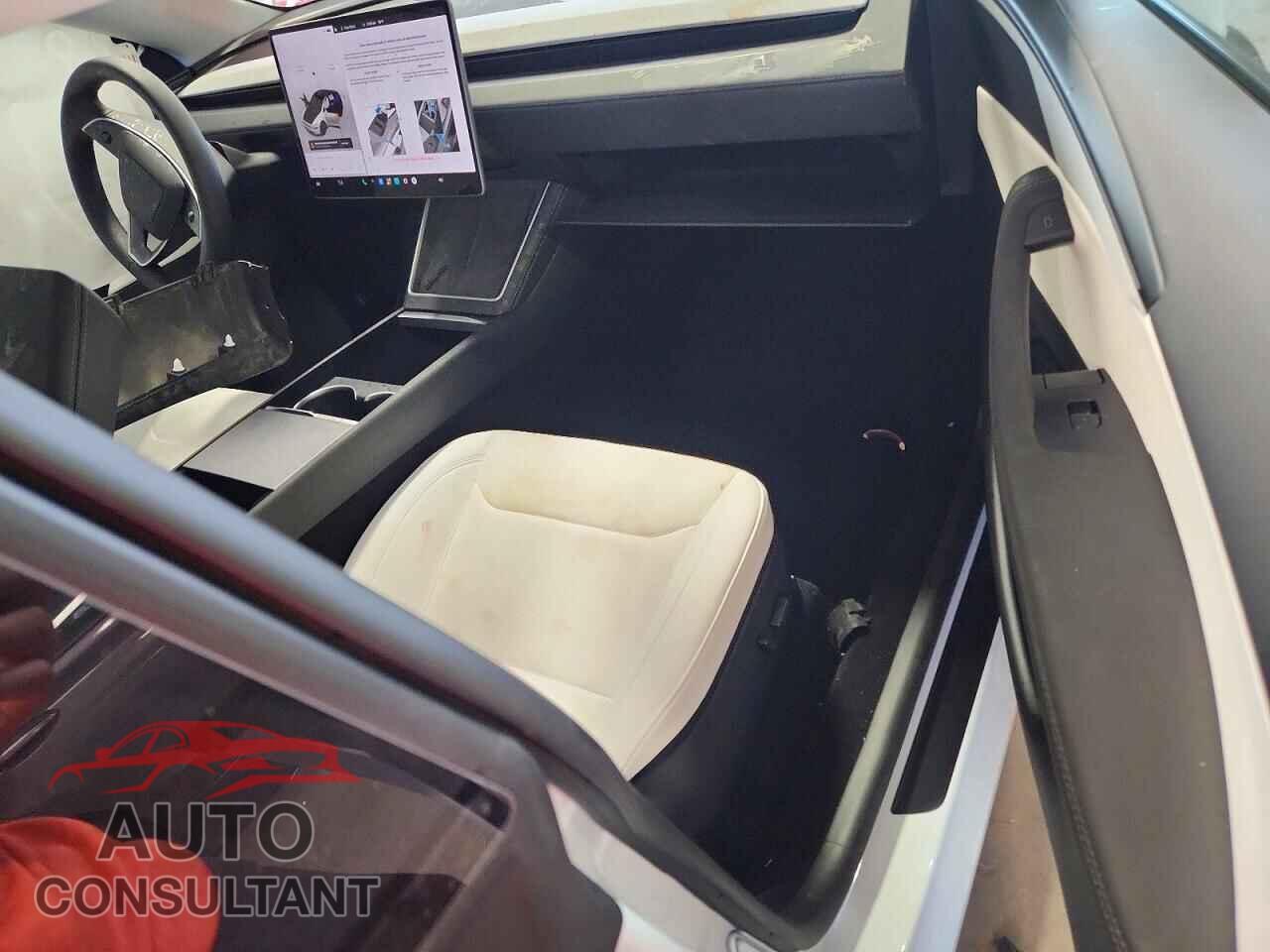 TESLA MODEL Y 2026 - 7SAYGDEE2TF439591