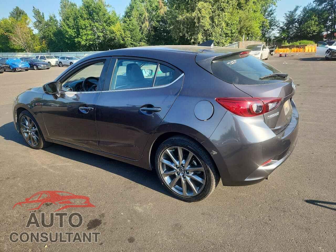 MAZDA 3 2018 - 3MZBN1L33JM239933