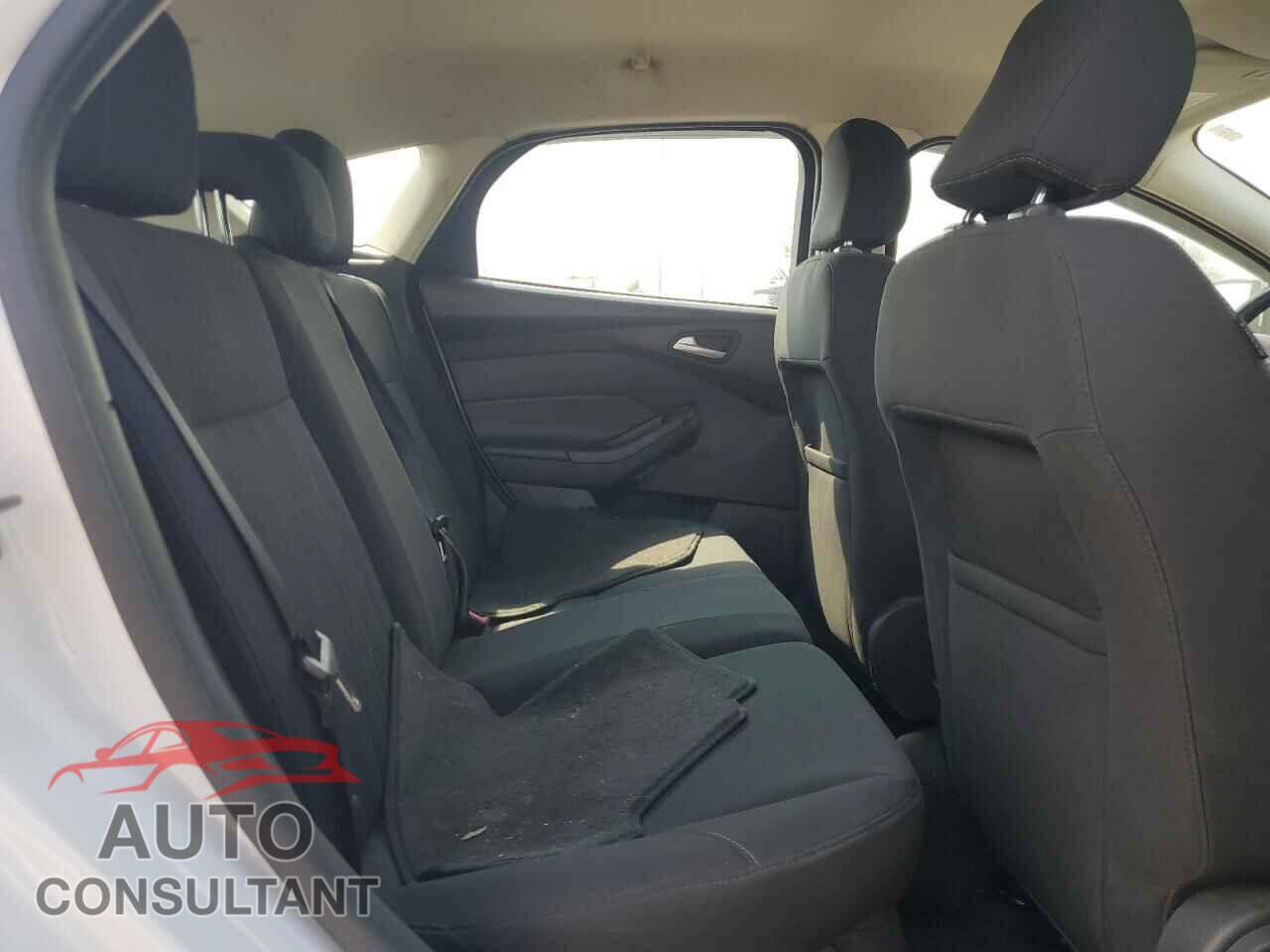 FORD FOCUS 2015 - 1FADP3K28FL265582