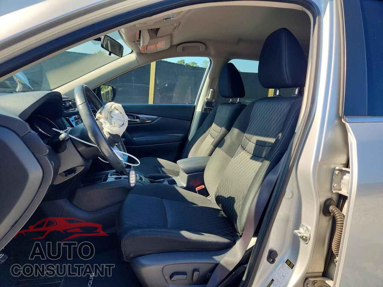 NISSAN ROGUE 2017 - KNMAT2MT2HP614093