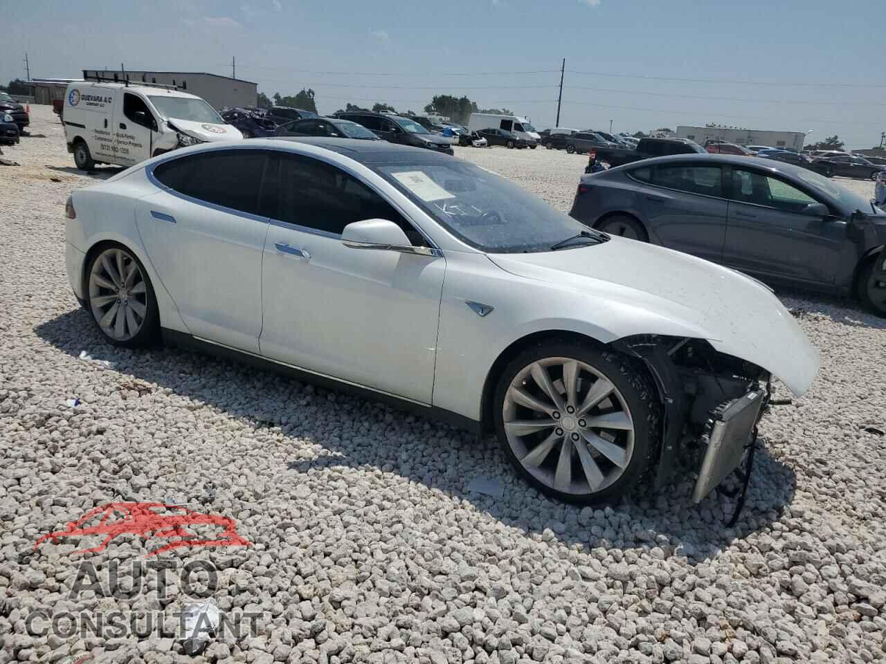 TESLA MODEL S 2015 - 5YJSA1H2XFF084856