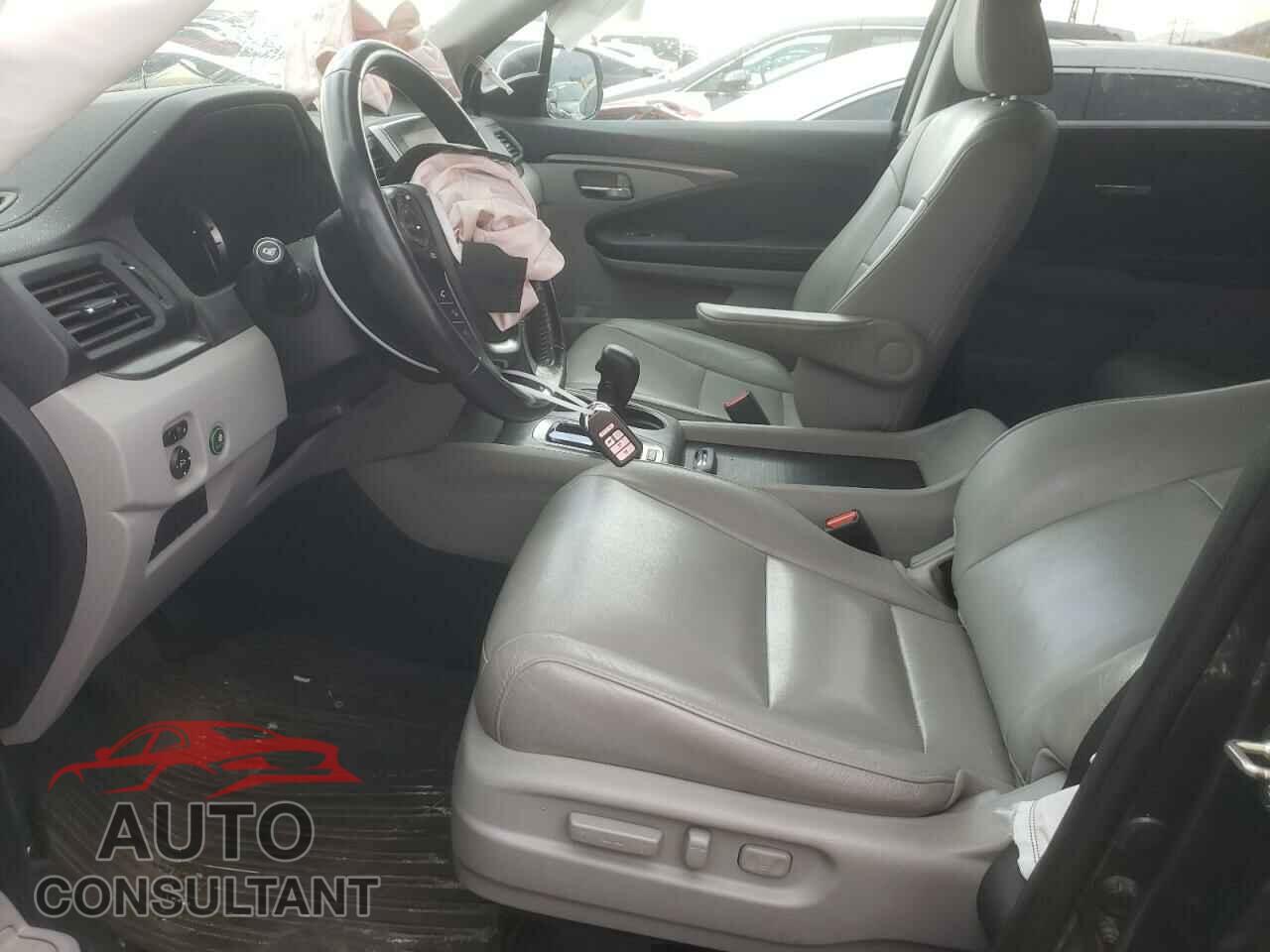 HONDA PILOT 2017 - 5FNYF6H70HB033812