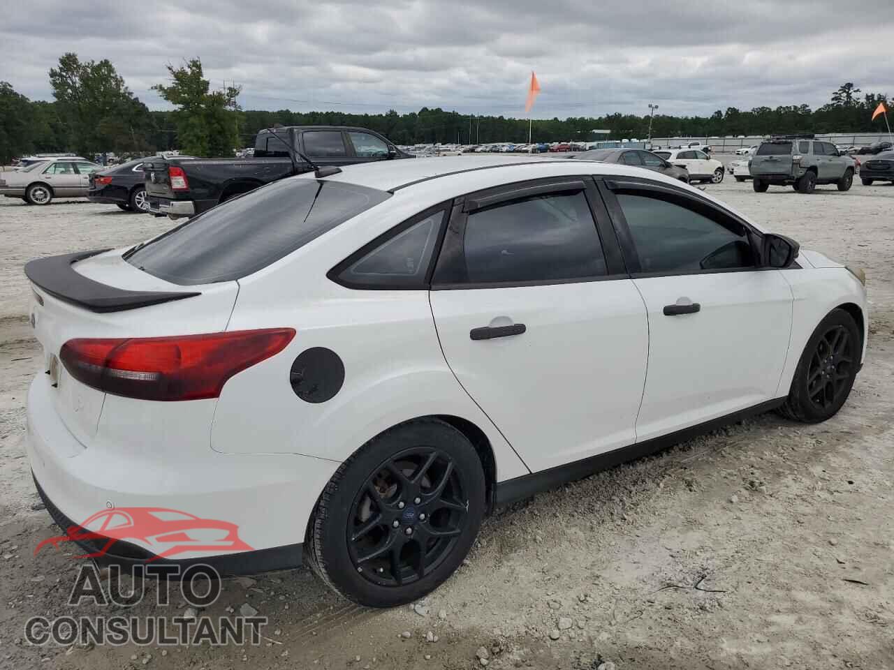 FORD FOCUS 2015 - 1FADP3F29FL253807