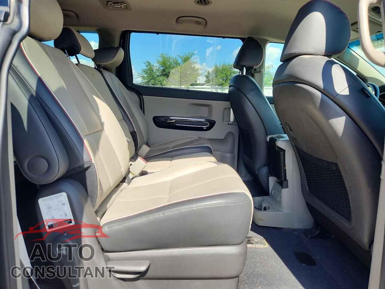 KIA SEDONA 2017 - KNDMC5C19H6273022