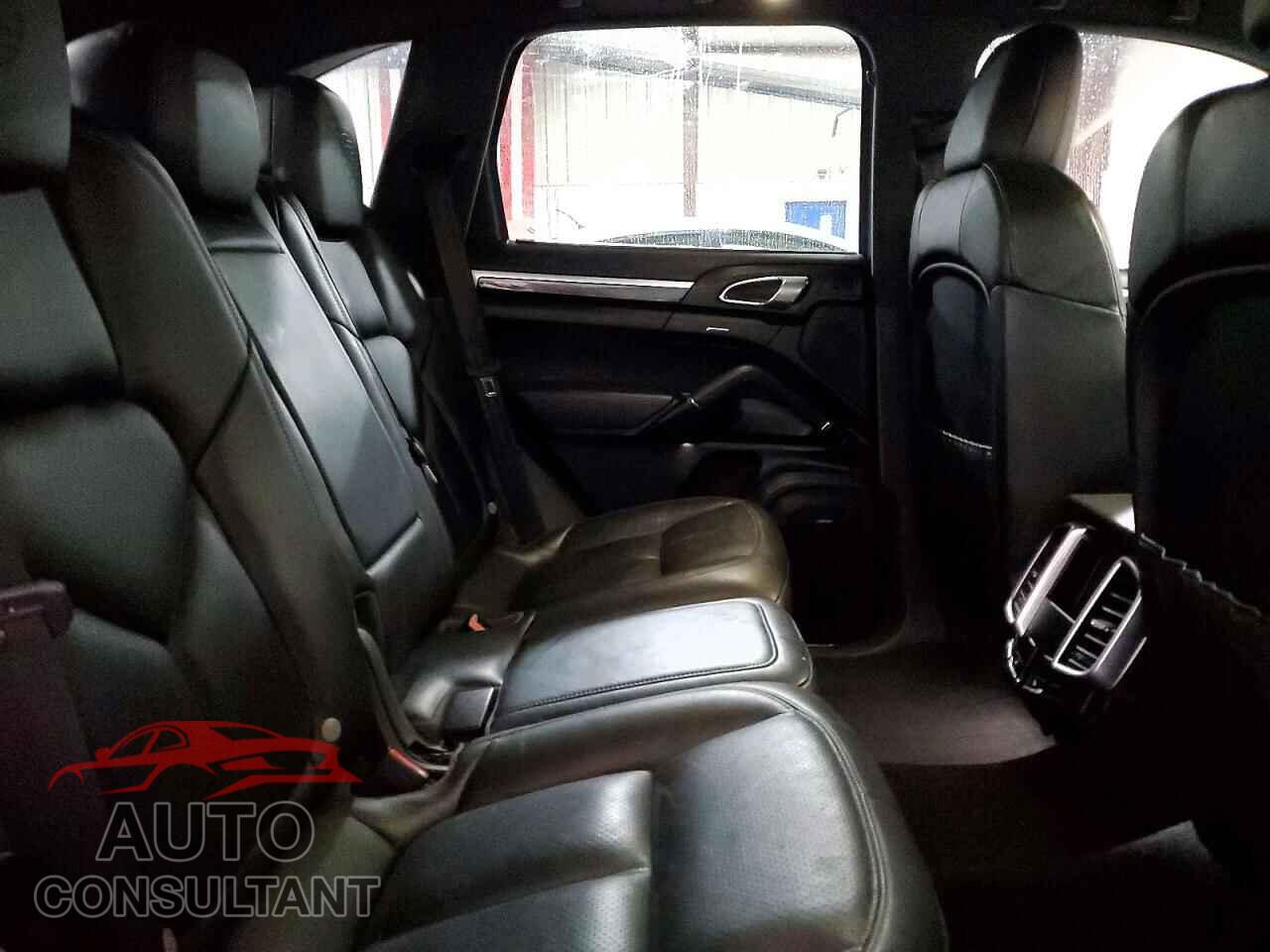 PORSCHE CAYENNE 2018 - WP1AA2A28JKA02371