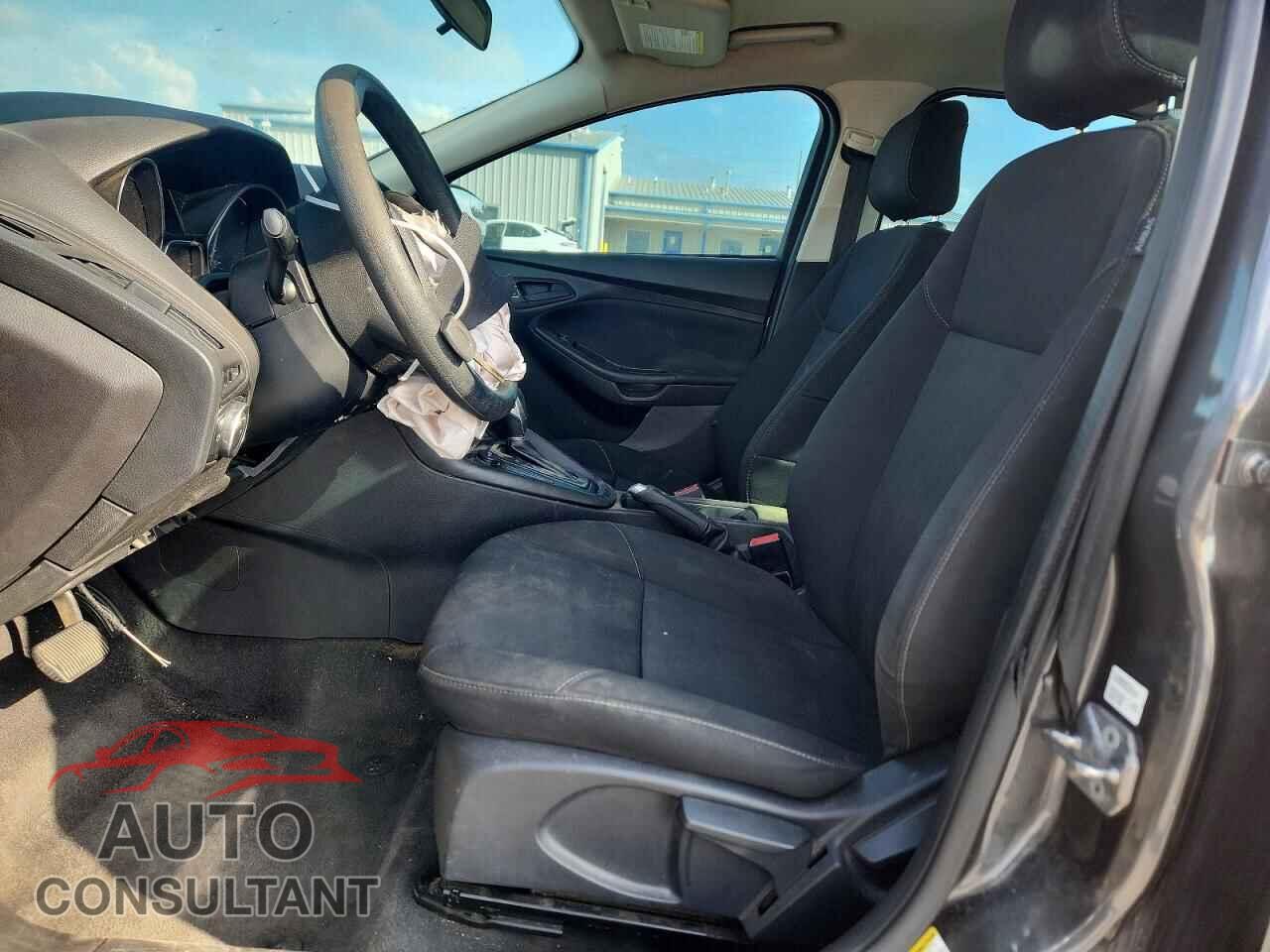 FORD FOCUS 2018 - 1FADP3E24JL293075
