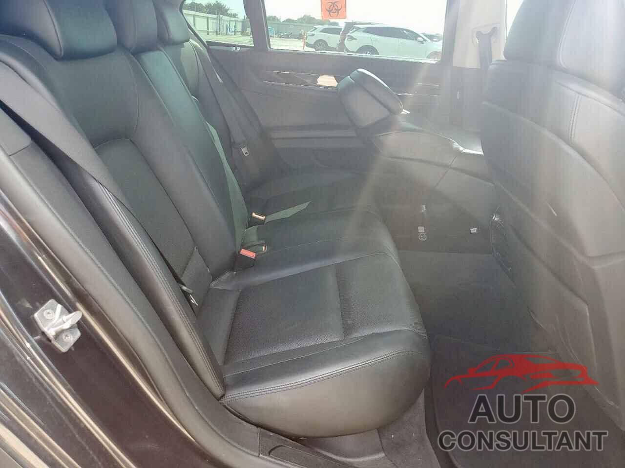 BMW 7 SERIES 2012 - WBAKC8C59CC437002
