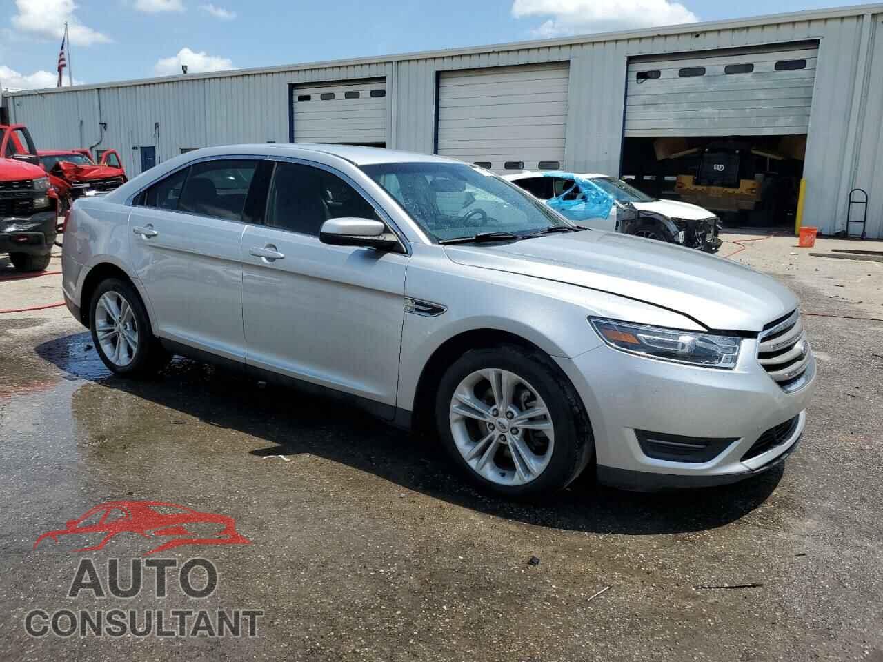 FORD TAURUS 2018 - 1FAHP2E85JG124787
