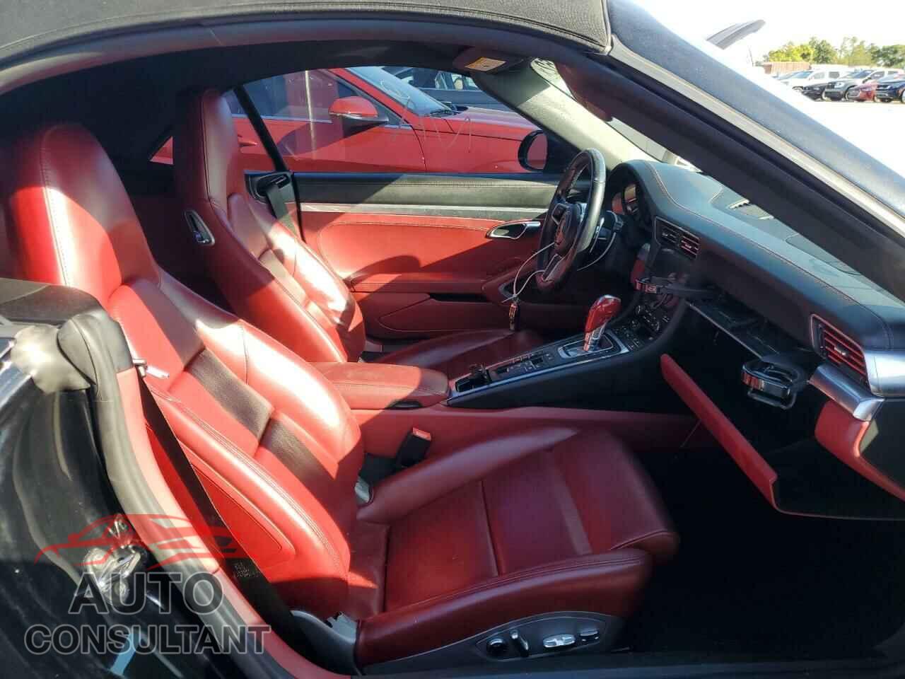 PORSCHE 911 2018 - WP0CA2A93JS138348