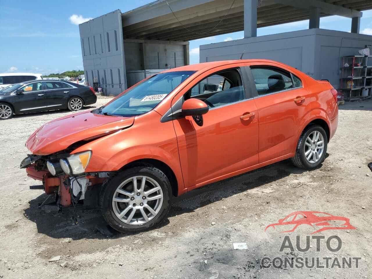 CHEVROLET SONIC 2013 - 1G1JC5SH8D4171758