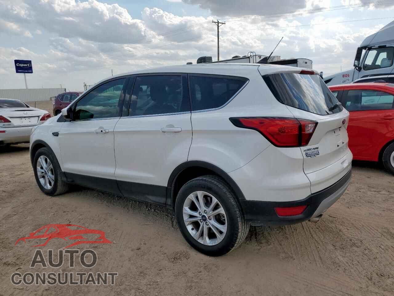 FORD ESCAPE 2019 - 1FMCU0GD1KUB57120
