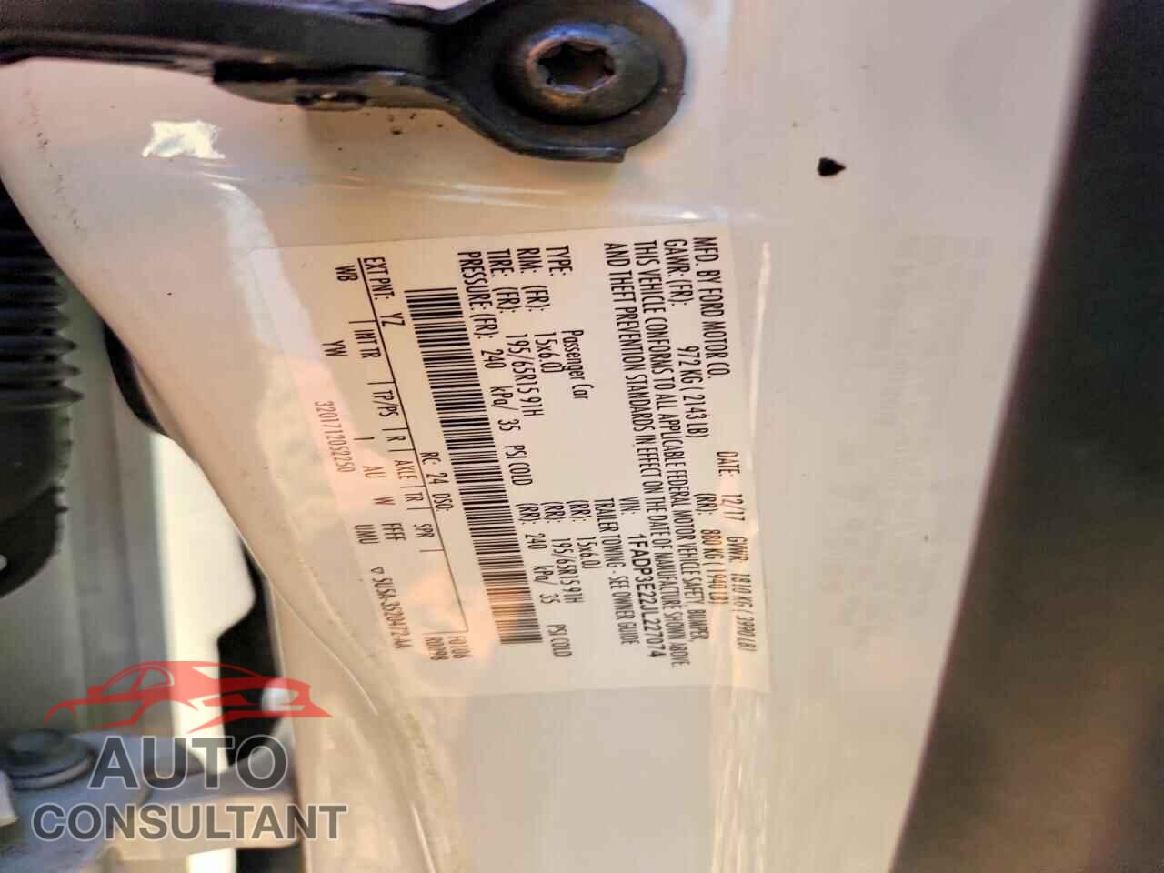 FORD FOCUS 2018 - 1FADP3E22JL227074