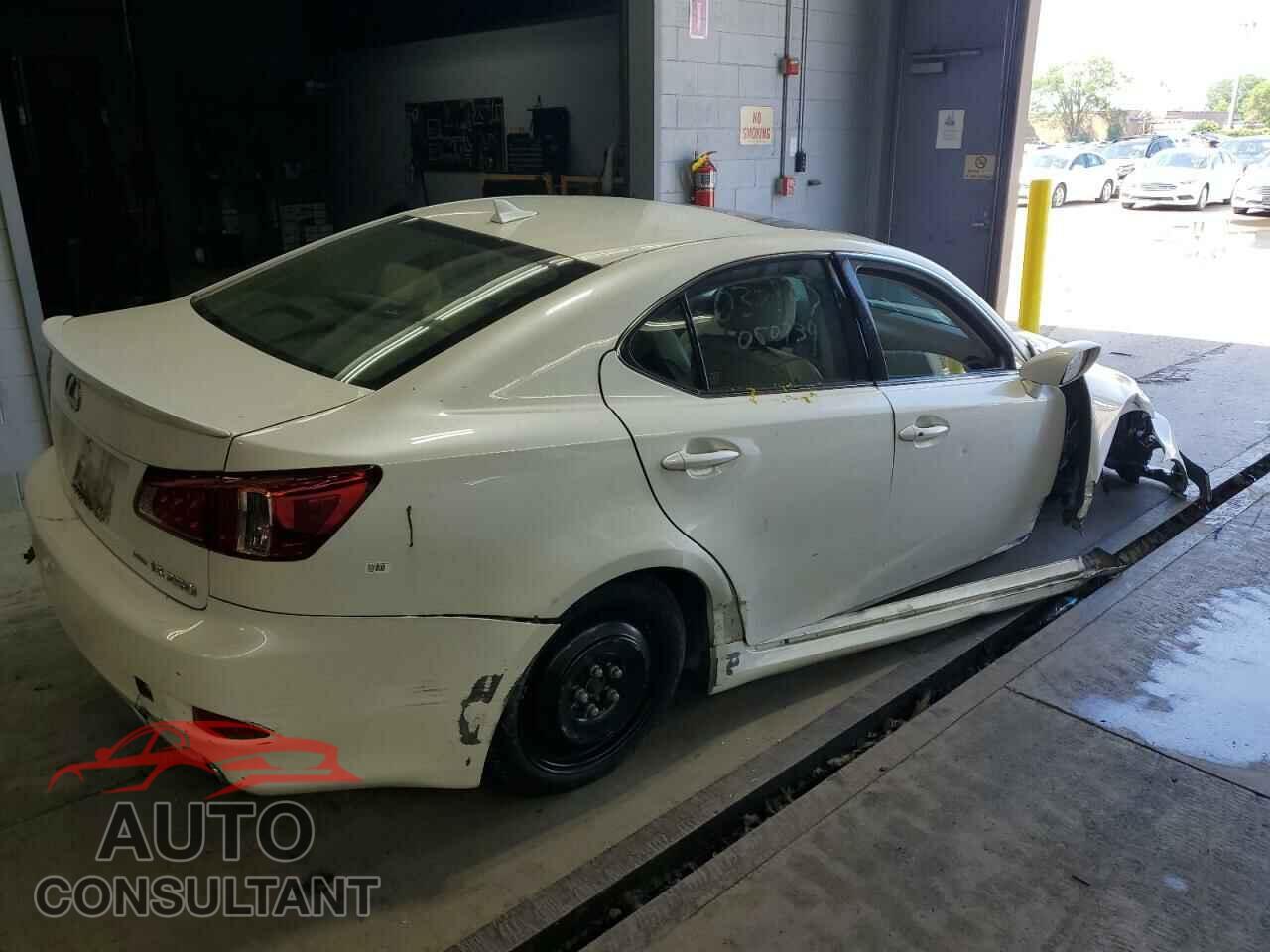 LEXUS IS 2011 - JTHCF5C23B5050739