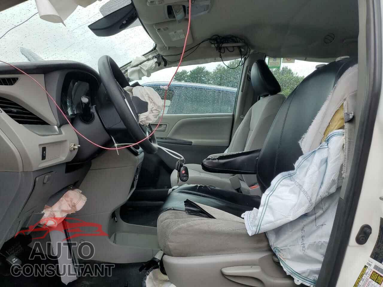 TOYOTA SIENNA 2018 - 5TDZZ3DC4JS943140