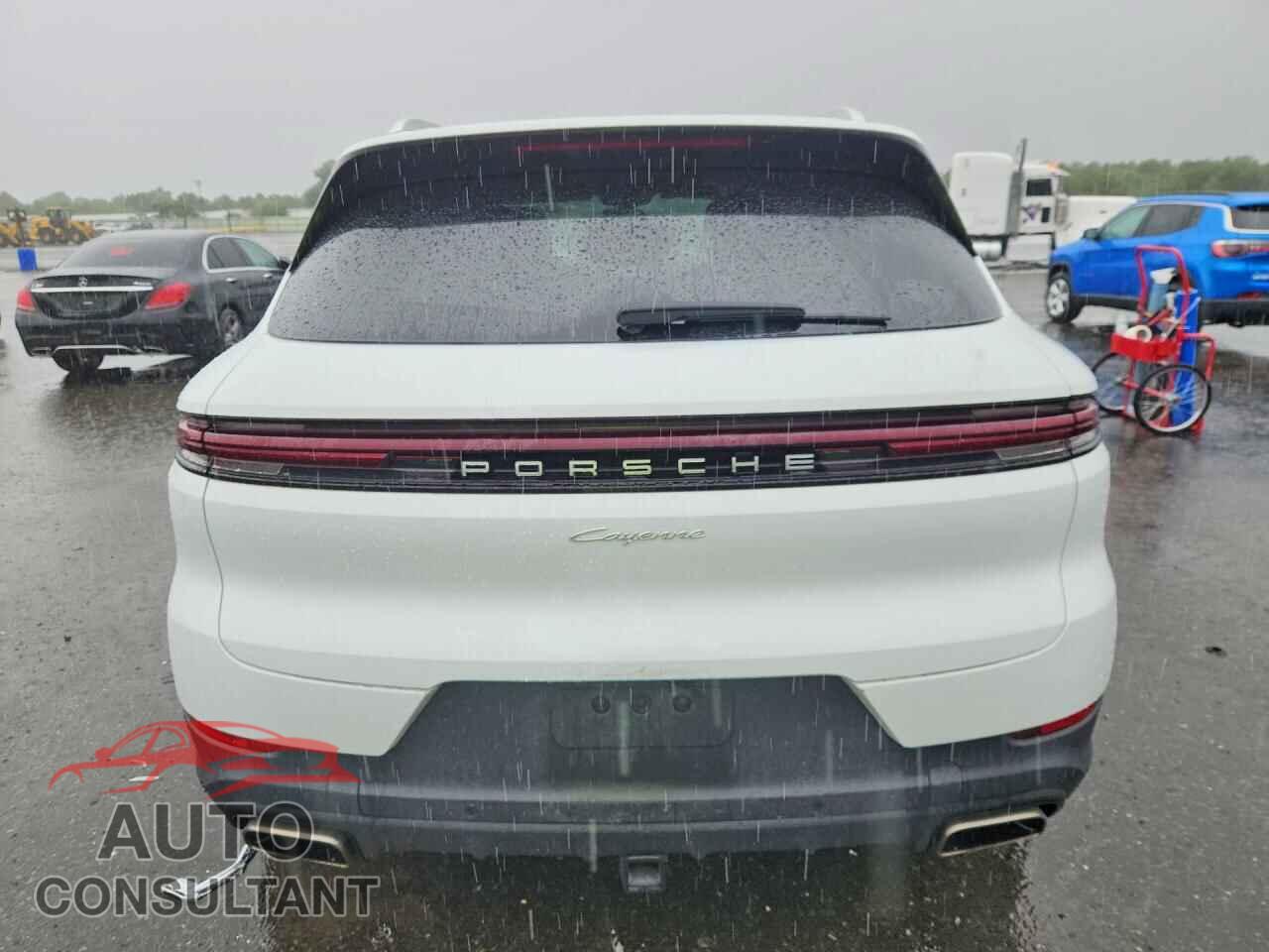 PORSCHE CAYENNE 2024 - WP1AA2AY4RDA01545