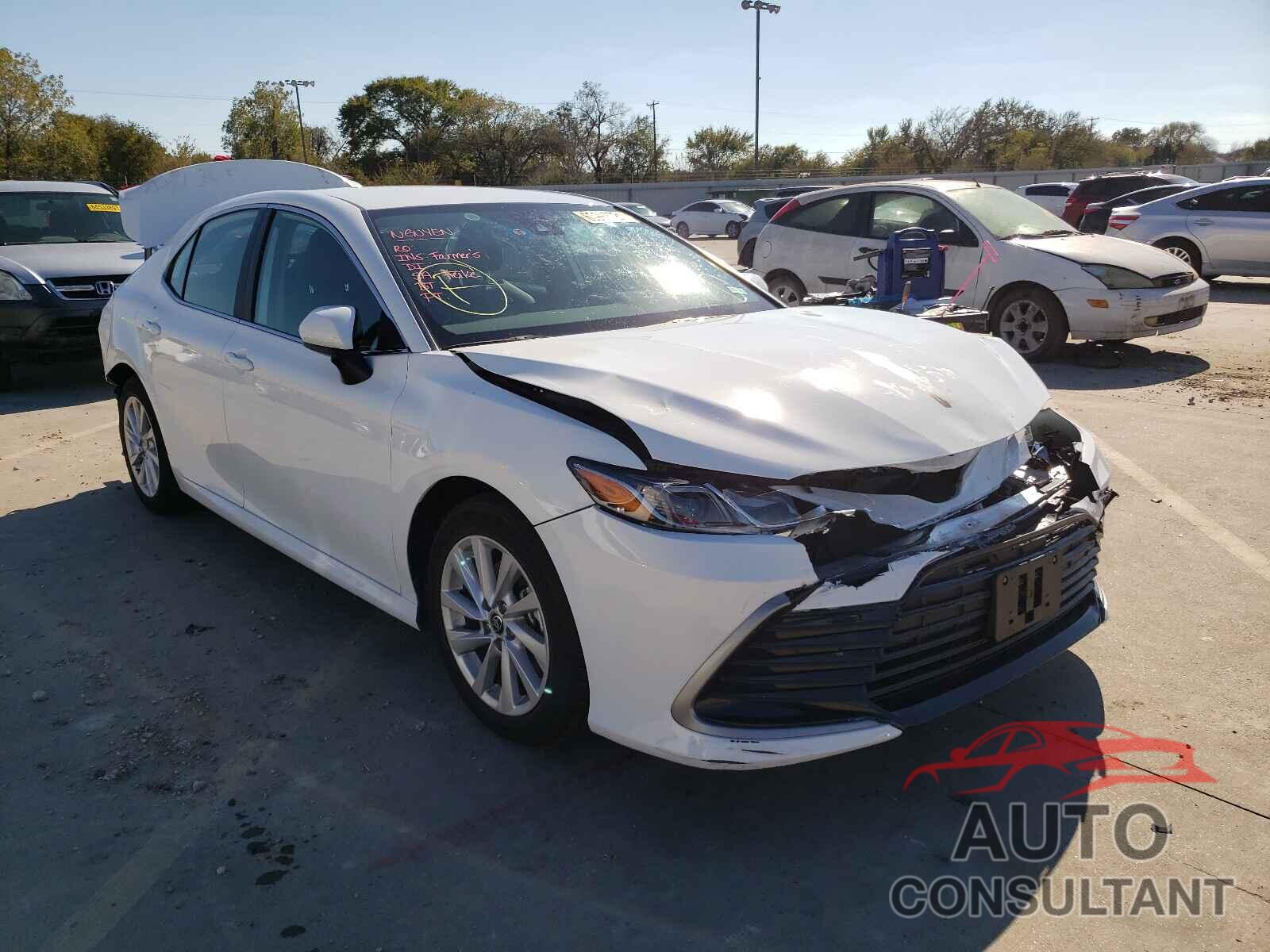 TOYOTA CAMRY 2021 - 4T1C11AK0MU447521