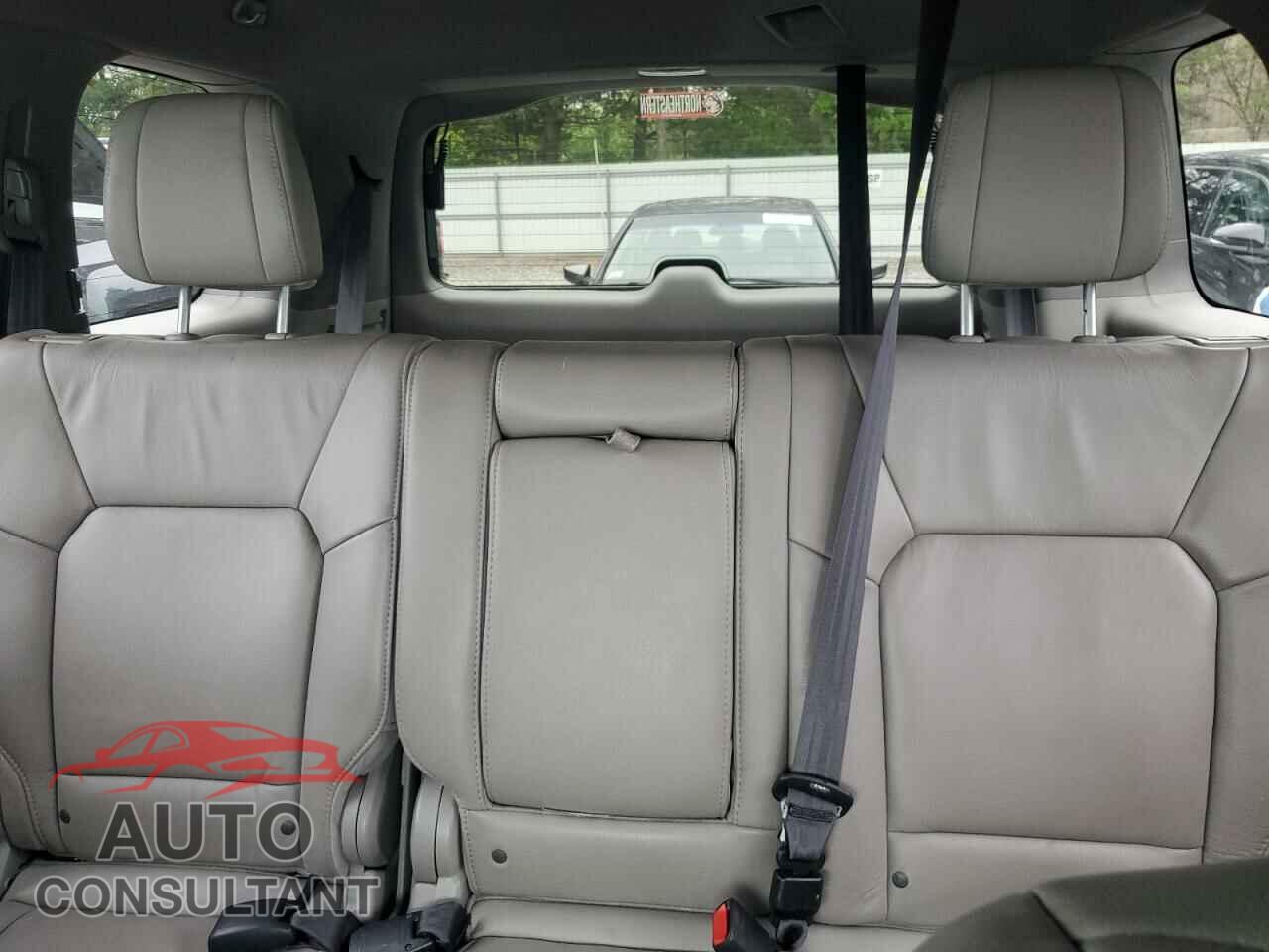 HONDA PILOT 2015 - 5FNYF4H57FB001648