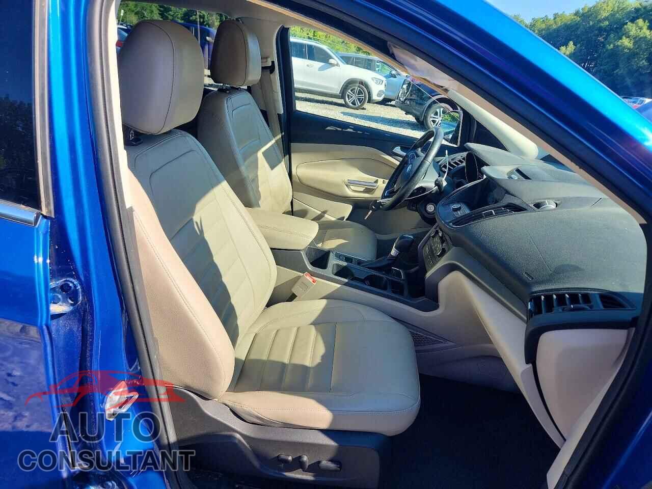 FORD ESCAPE 2017 - 1FMCU9GD3HUA56450