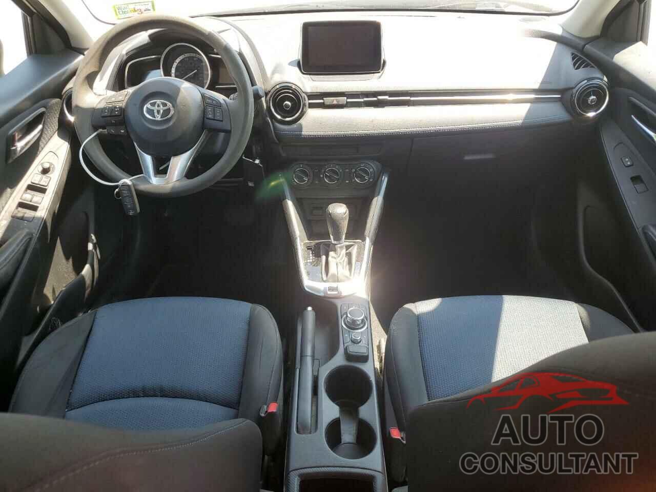 TOYOTA YARIS 2018 - 3MYDLBYV6JY313387