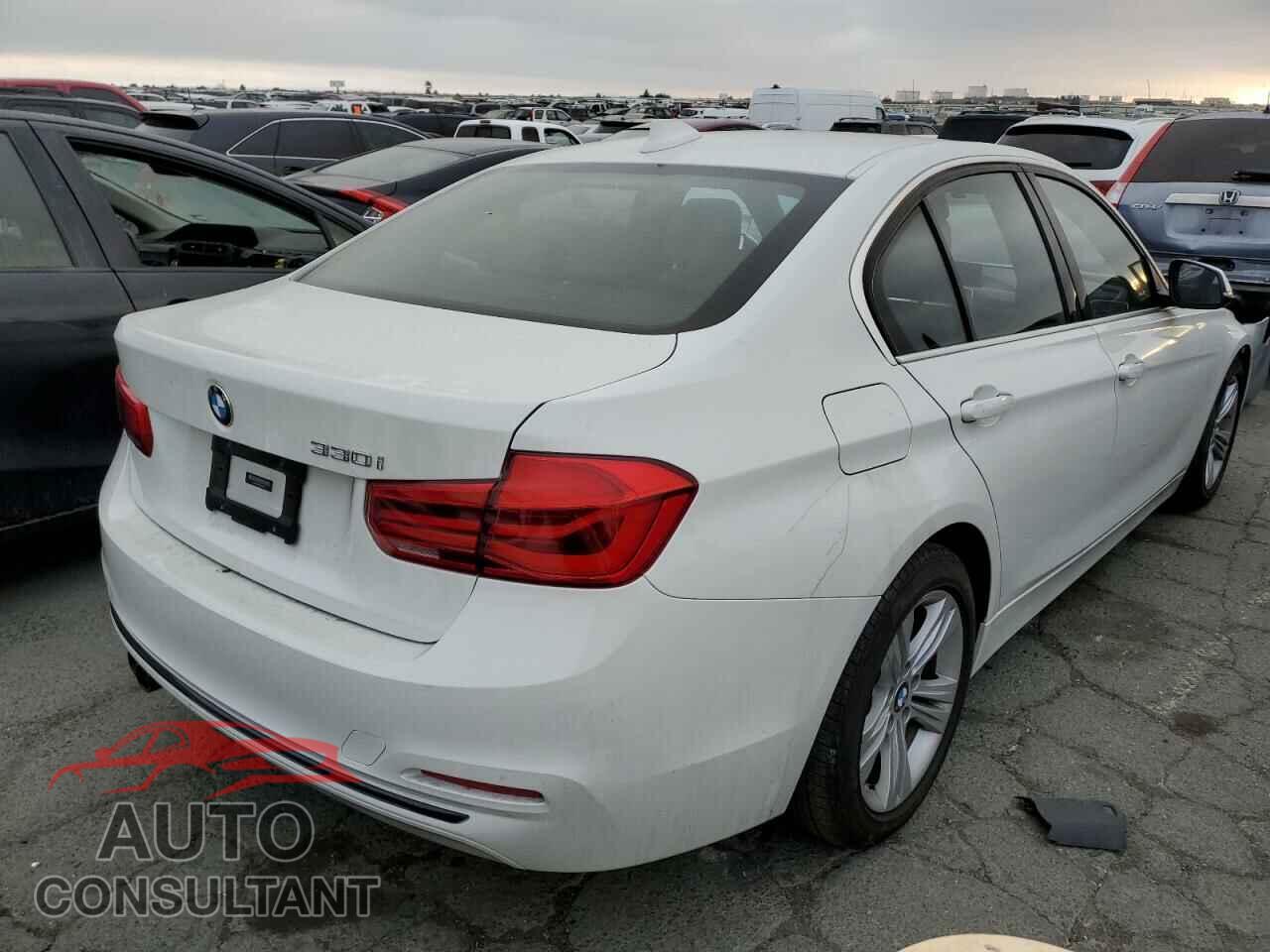 BMW 3 SERIES 2018 - WBA8B9C56JEE82938
