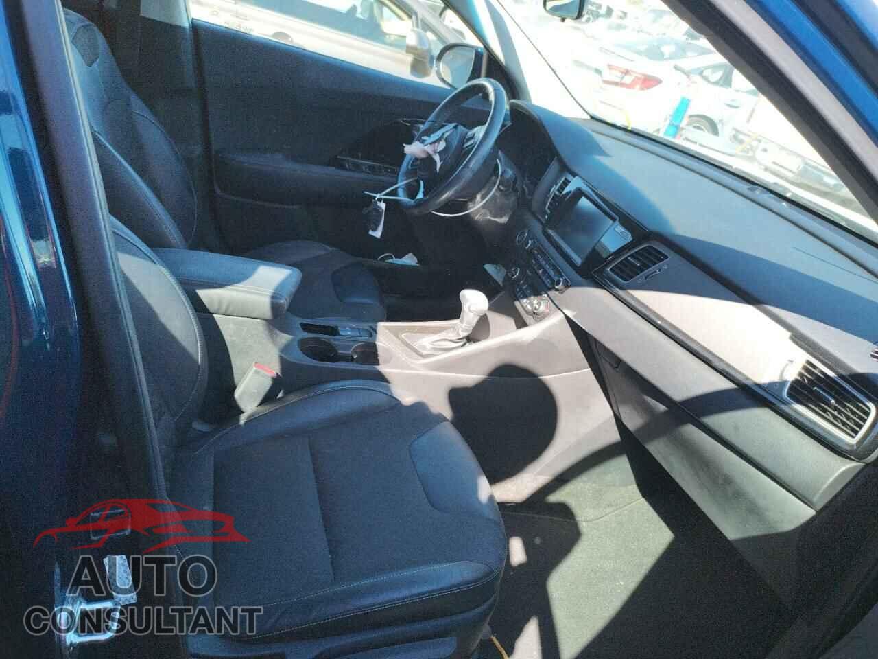 KIA NIRO 2017 - KNDCC3LC8H5102057