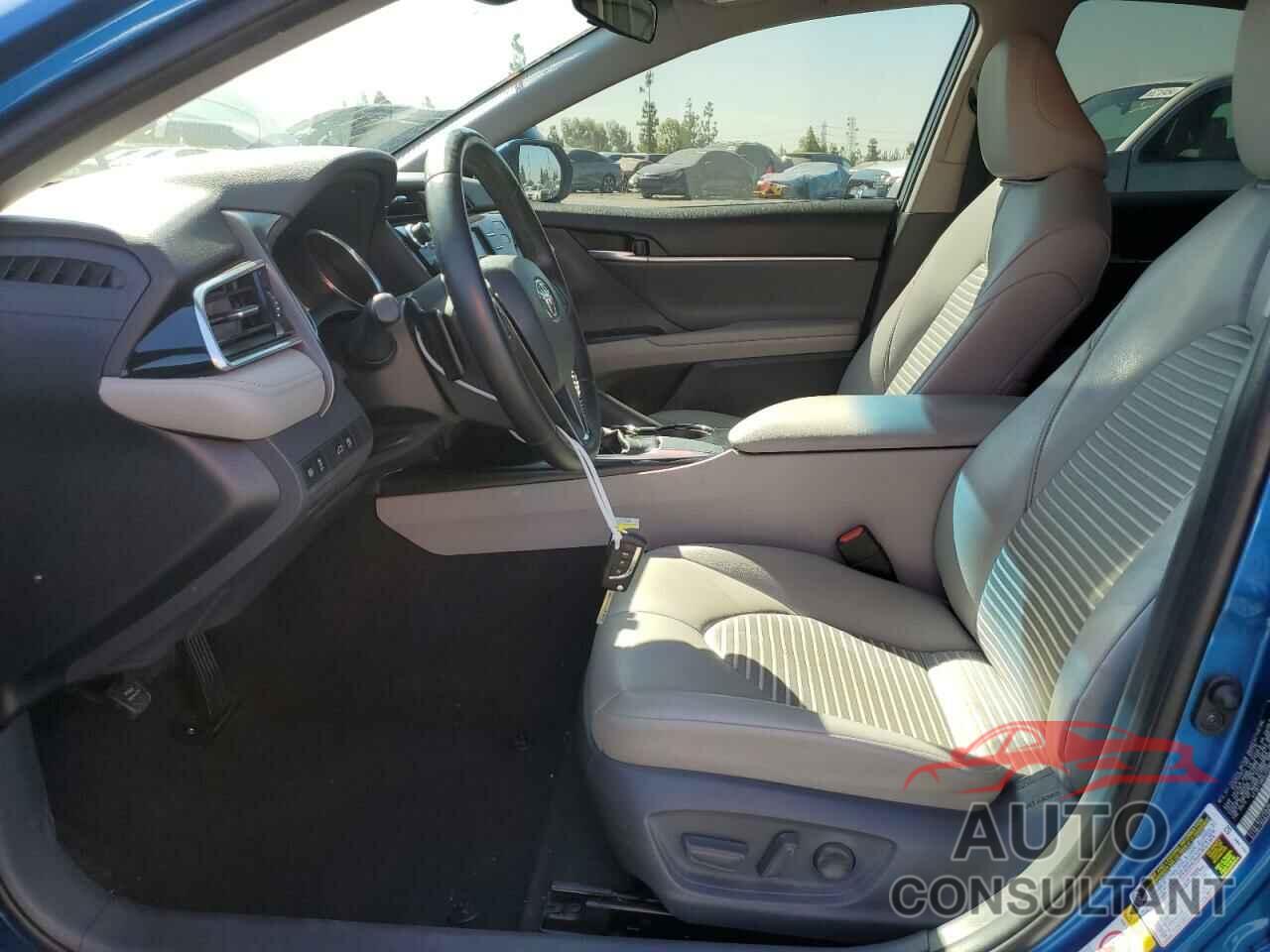 TOYOTA CAMRY 2018 - 4T1B11HK6JU088222