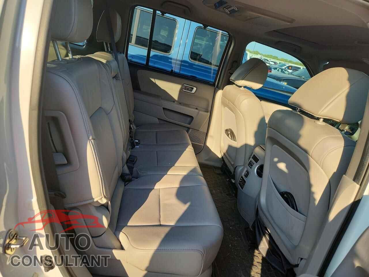HONDA PILOT 2014 - 5FNYF4H98EB021117
