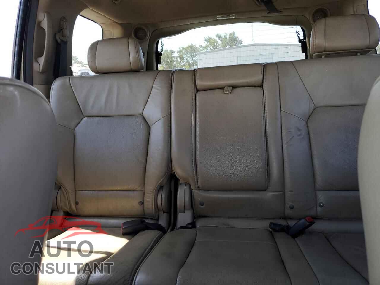 HONDA PILOT 2011 - 5FNYF3H66BB005560