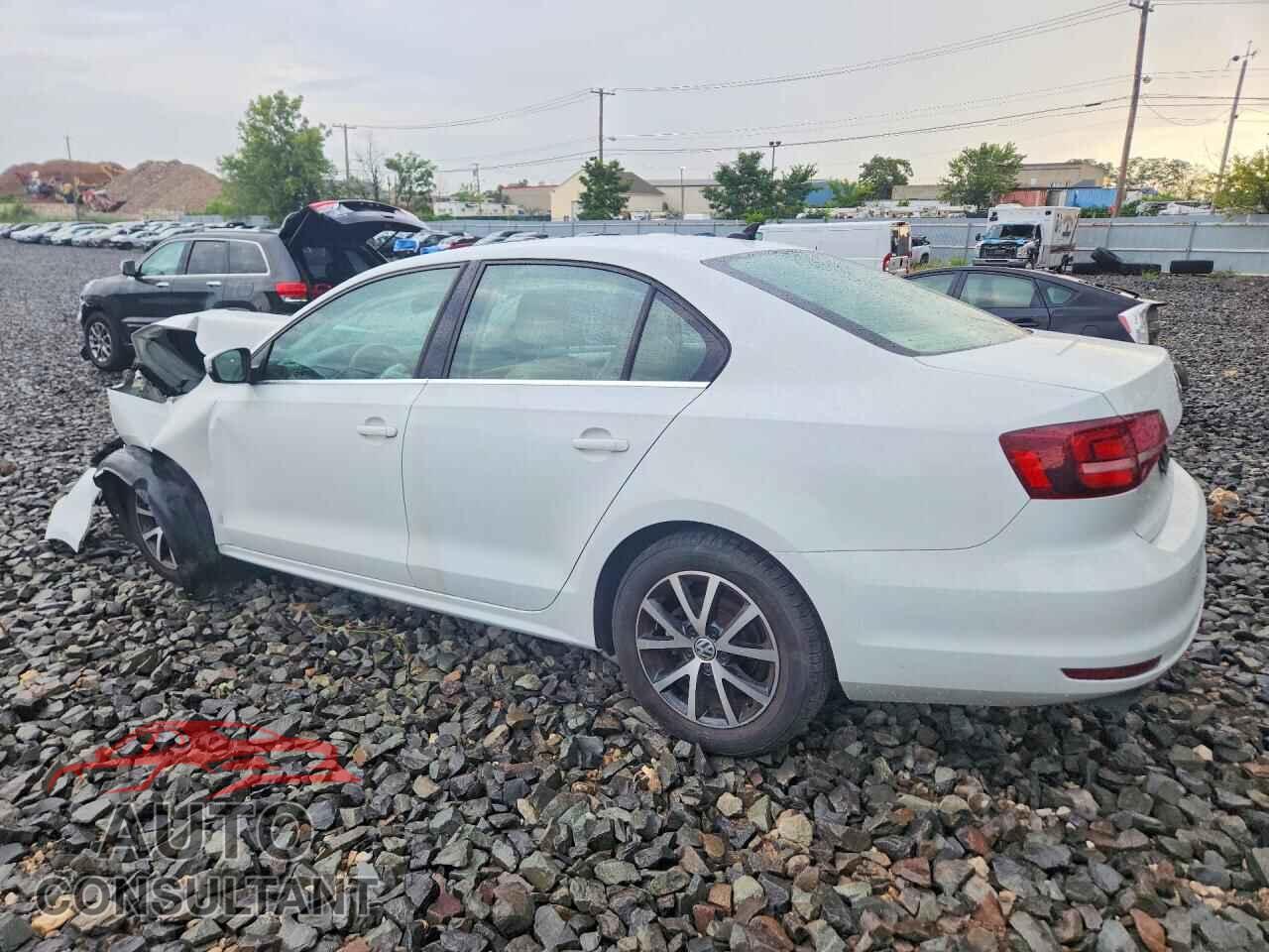 VOLKSWAGEN JETTA 2017 - 3VWDB7AJXHM384371