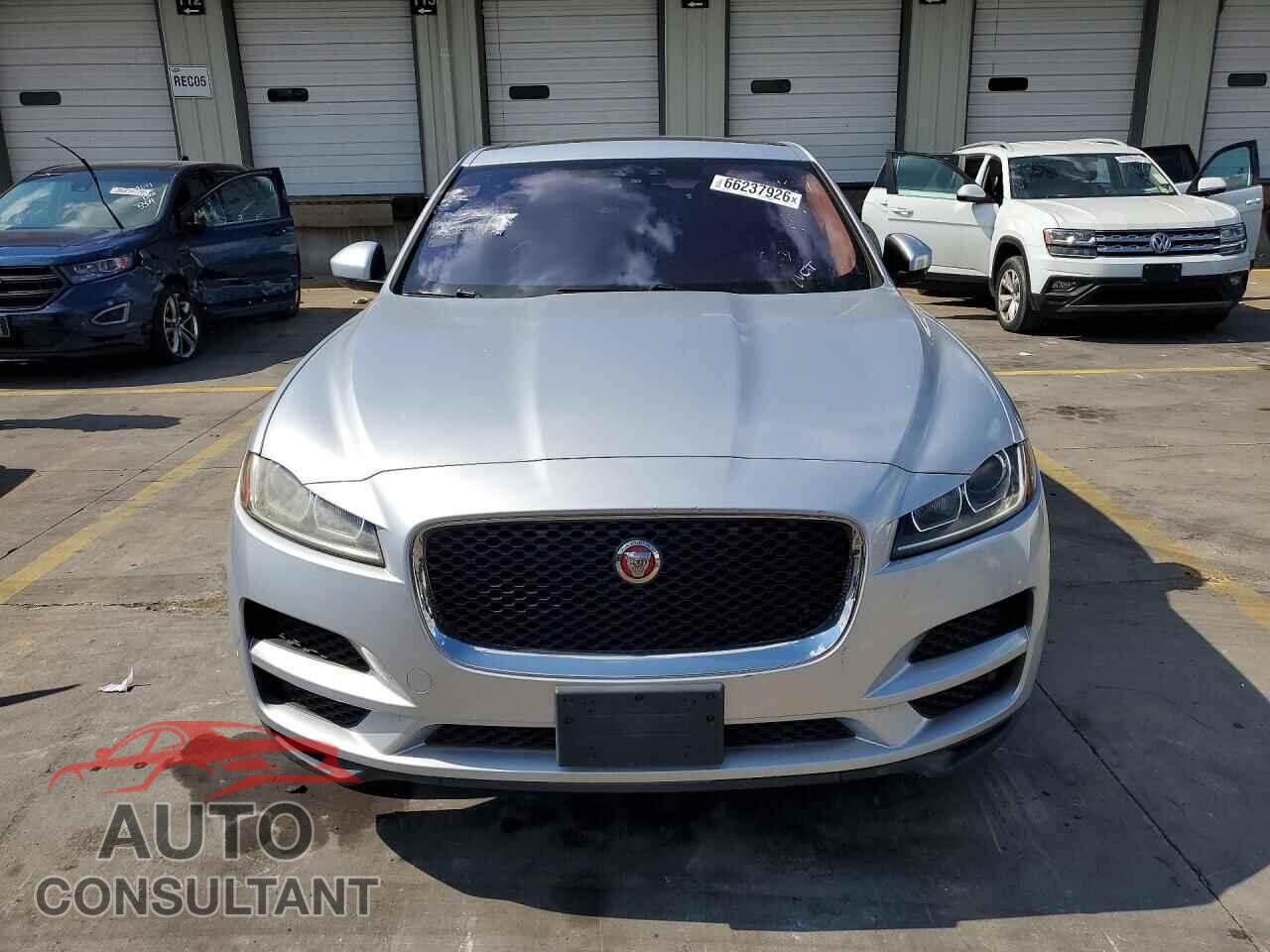 JAGUAR F-PACE 2018 - SADCS2FX2JA279121