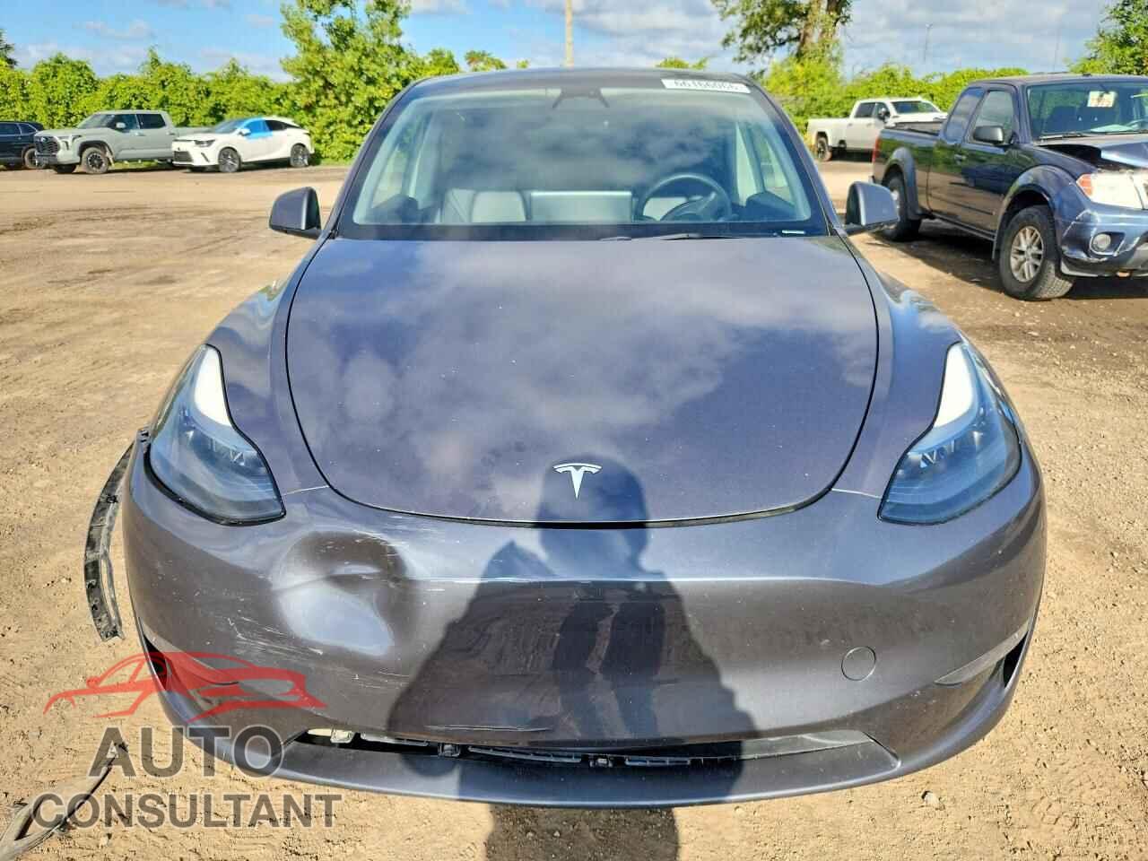 TESLA MODEL Y 2023 - LRWYGDFD6PC221138