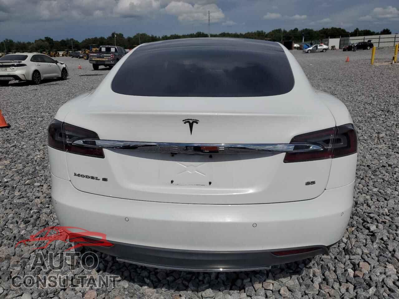 TESLA MODEL S 2014 - 5YJSA1H10EFP52007