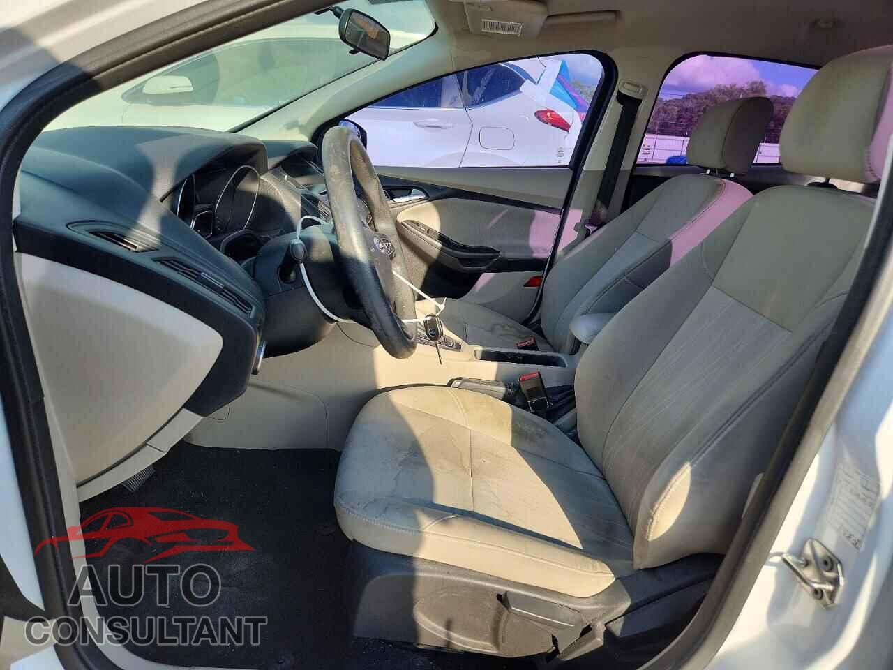 FORD FOCUS 2017 - 1FADP3F28HL224964