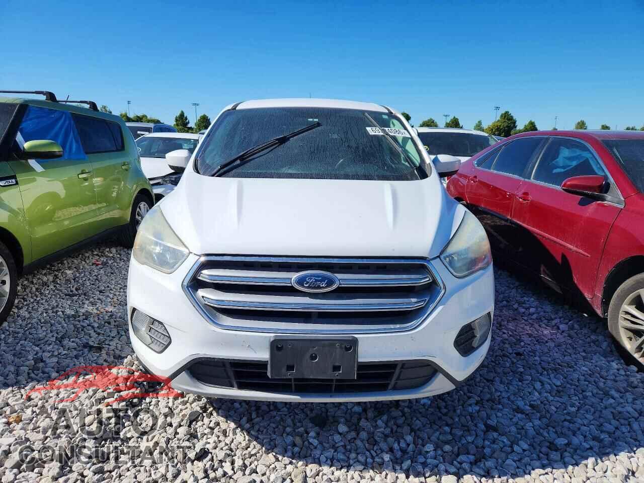 FORD ESCAPE 2017 - 1FMCU0GDXHUA15857
