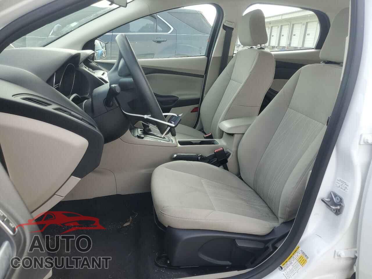 FORD FOCUS 2015 - 1FADP3K21FL317845