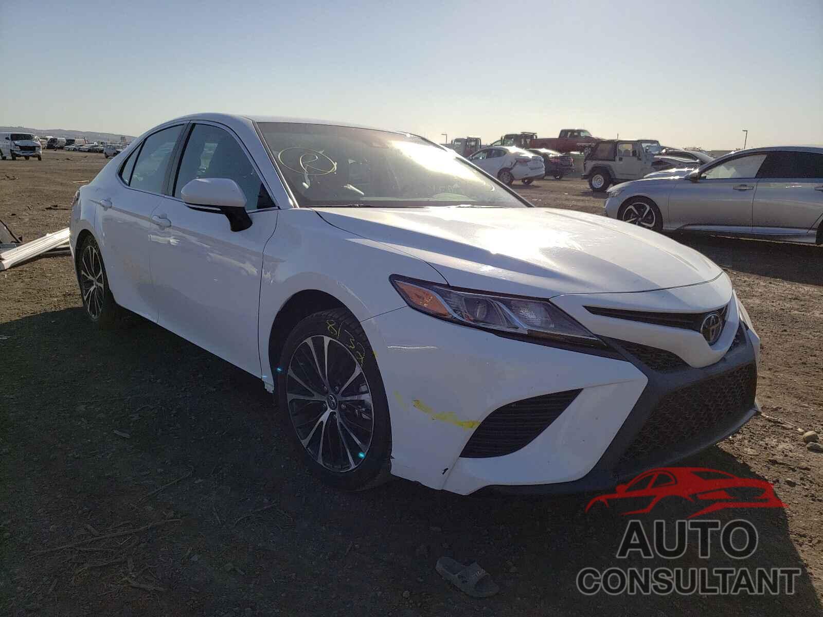 TOYOTA CAMRY 2018 - 4T1B11HK0JU556588