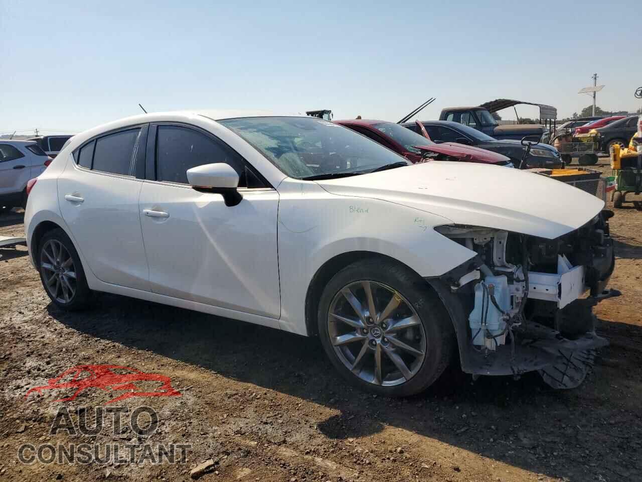MAZDA 3 2018 - 3MZBN1L35JM164832