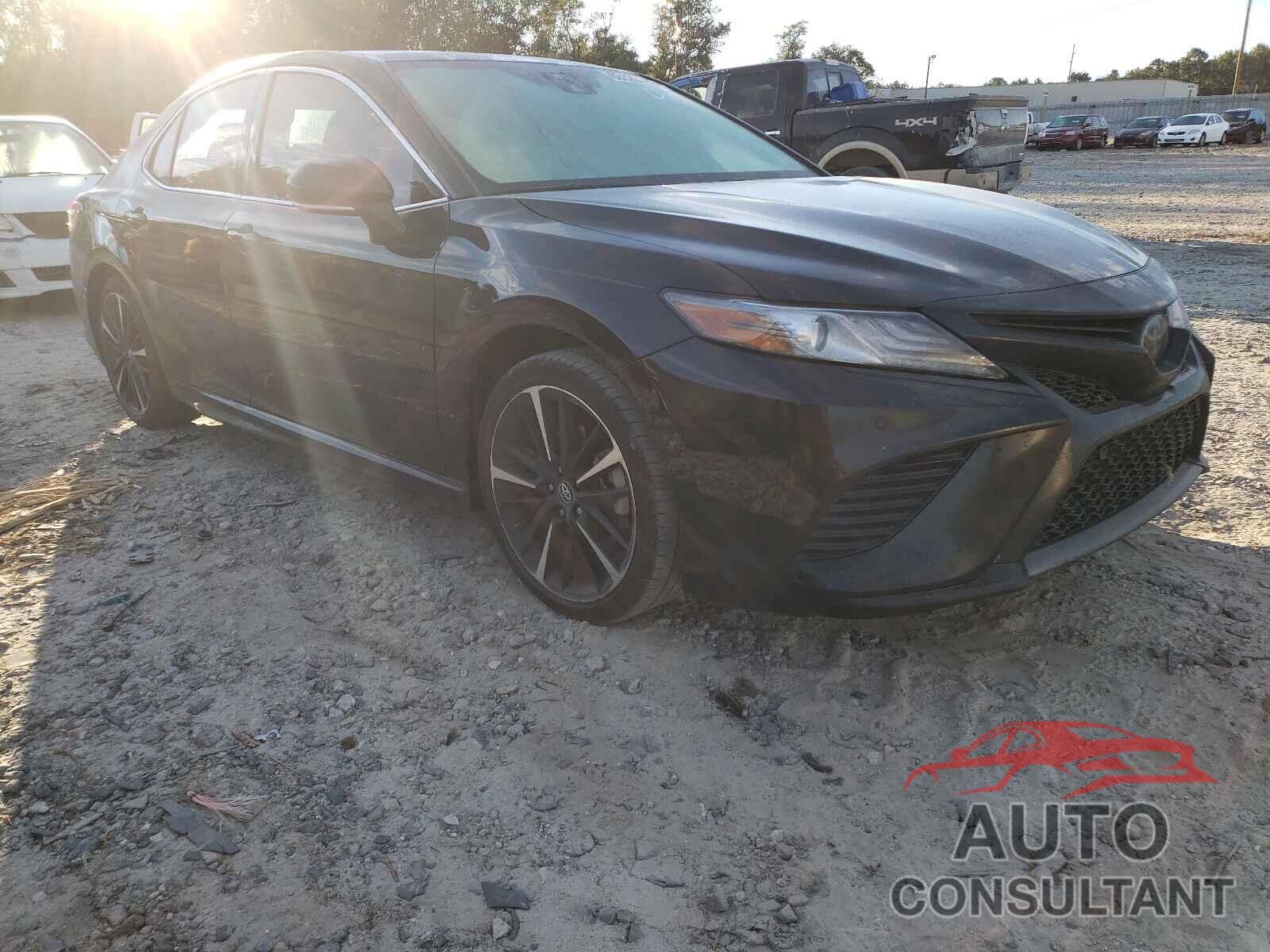 TOYOTA CAMRY 2018 - 4T1B61HK1JU100830