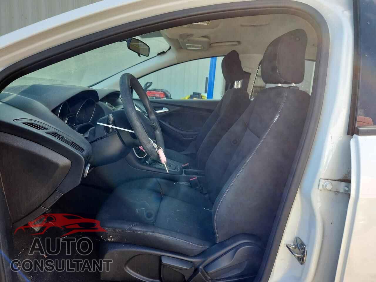 FORD FOCUS 2017 - 1FADP3K23HL263693