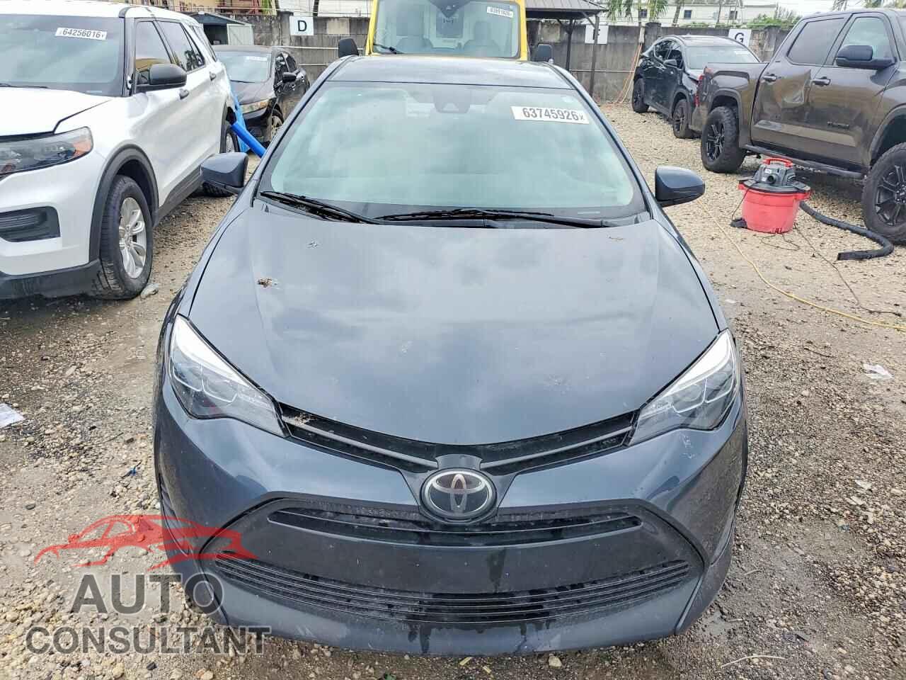 TOYOTA COROLLA 2018 - 5YFBURHE3JP852884