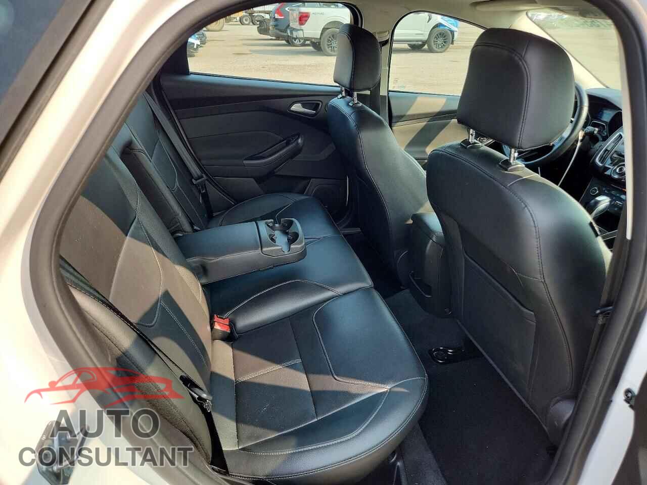 FORD FOCUS 2015 - 1FADP3N23FL377816