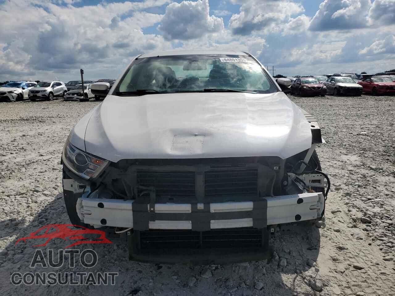 FORD TAURUS 2019 - 1FAHP2E82KG109701