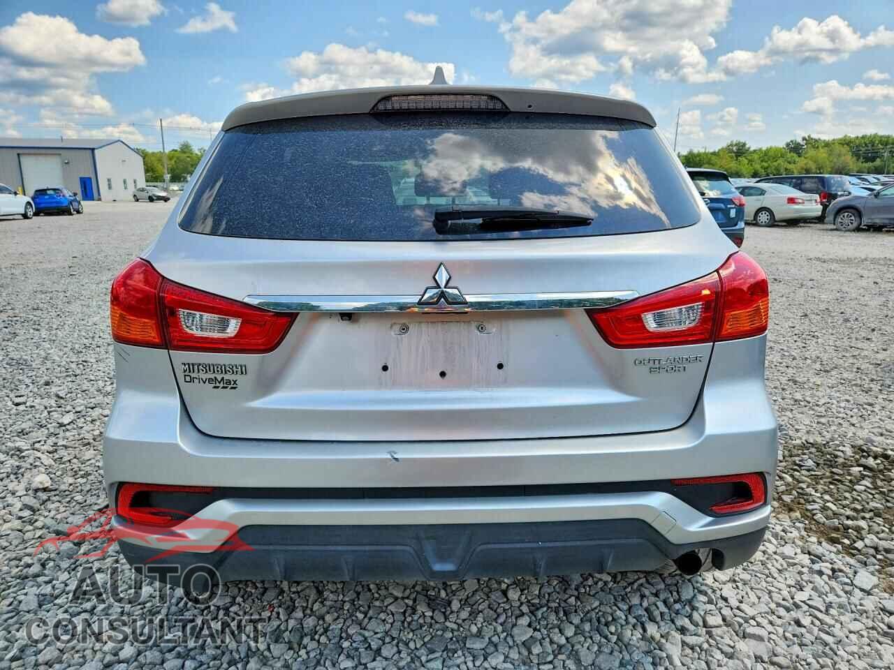 MITSUBISHI OUTLANDER 2018 - JA4AP3AU9JU017452