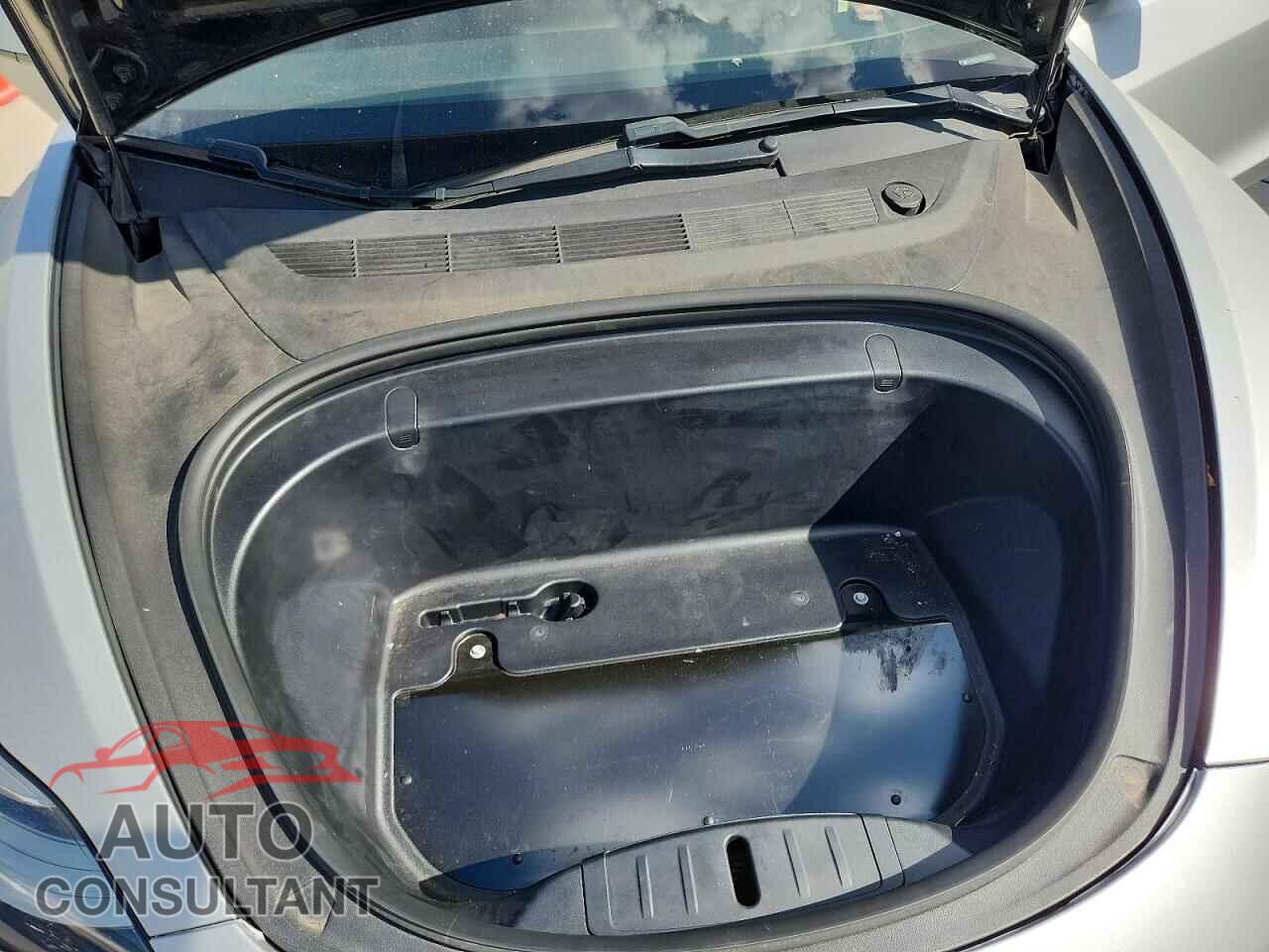 TESLA MODEL 3 2018 - 5YJ3E1EB1JF084735