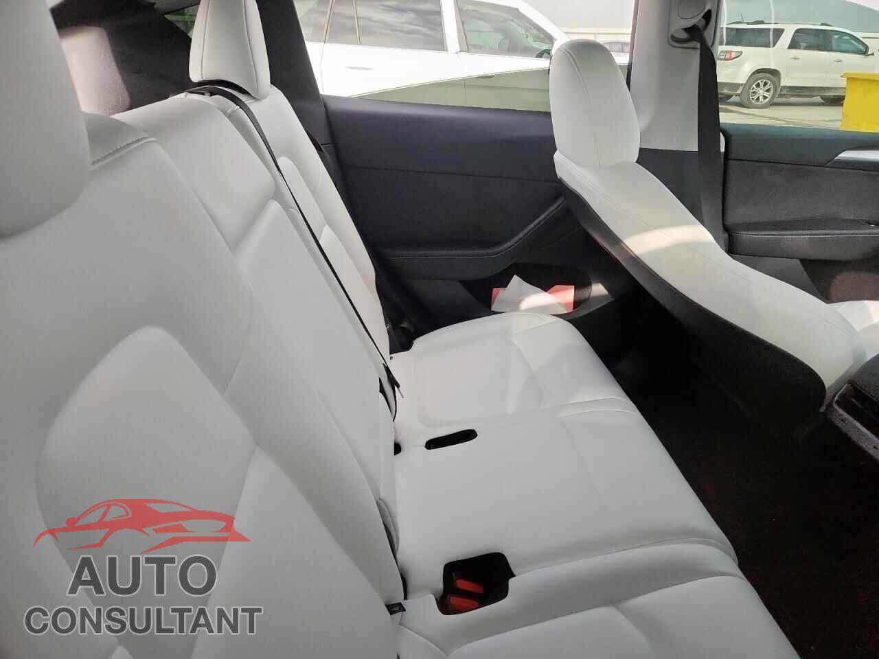 TESLA MODEL Y 2024 - 7SAYGAEE0RF159319