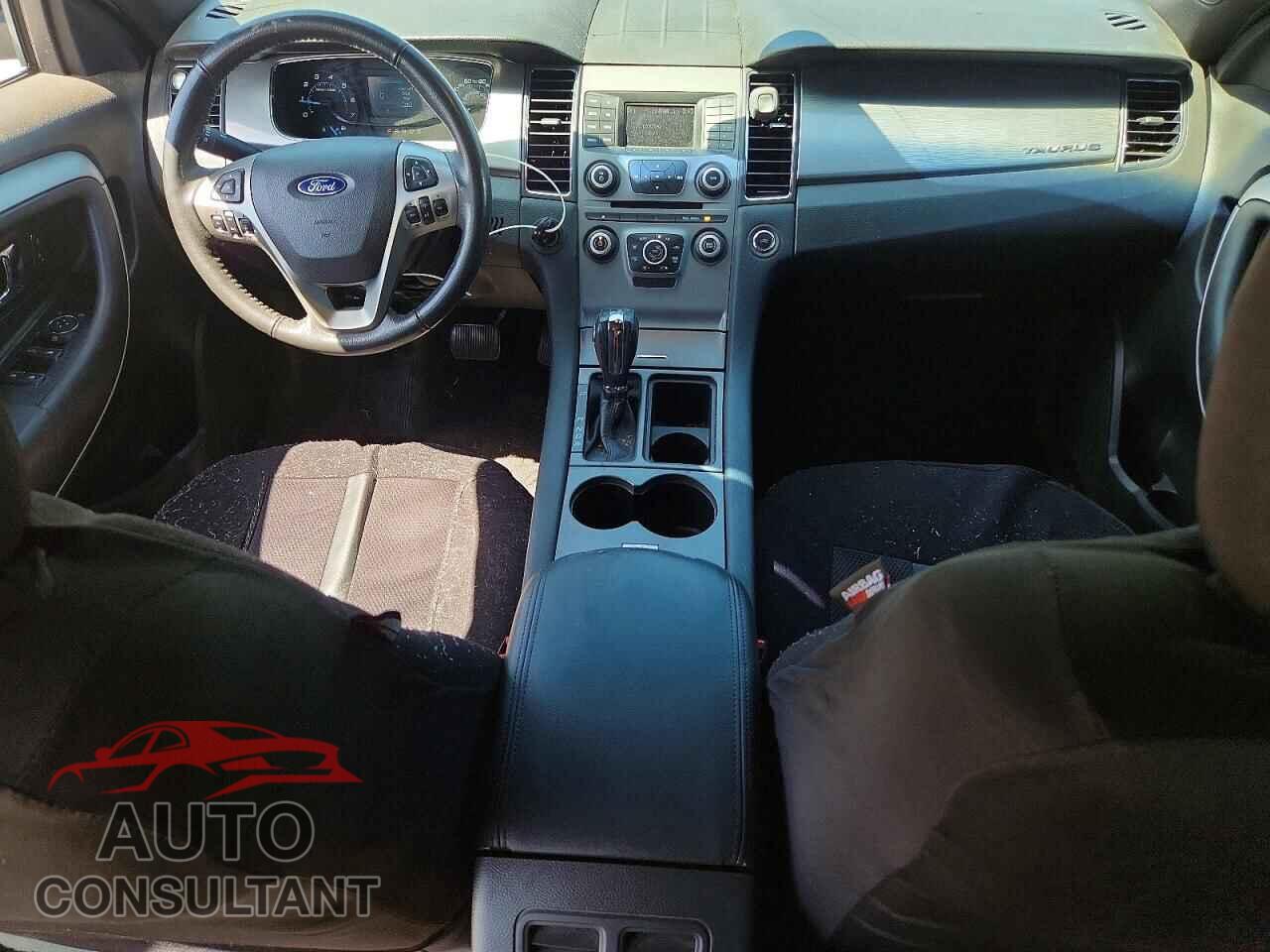 FORD TAURUS 2018 - 1FAHP2E83JG109186