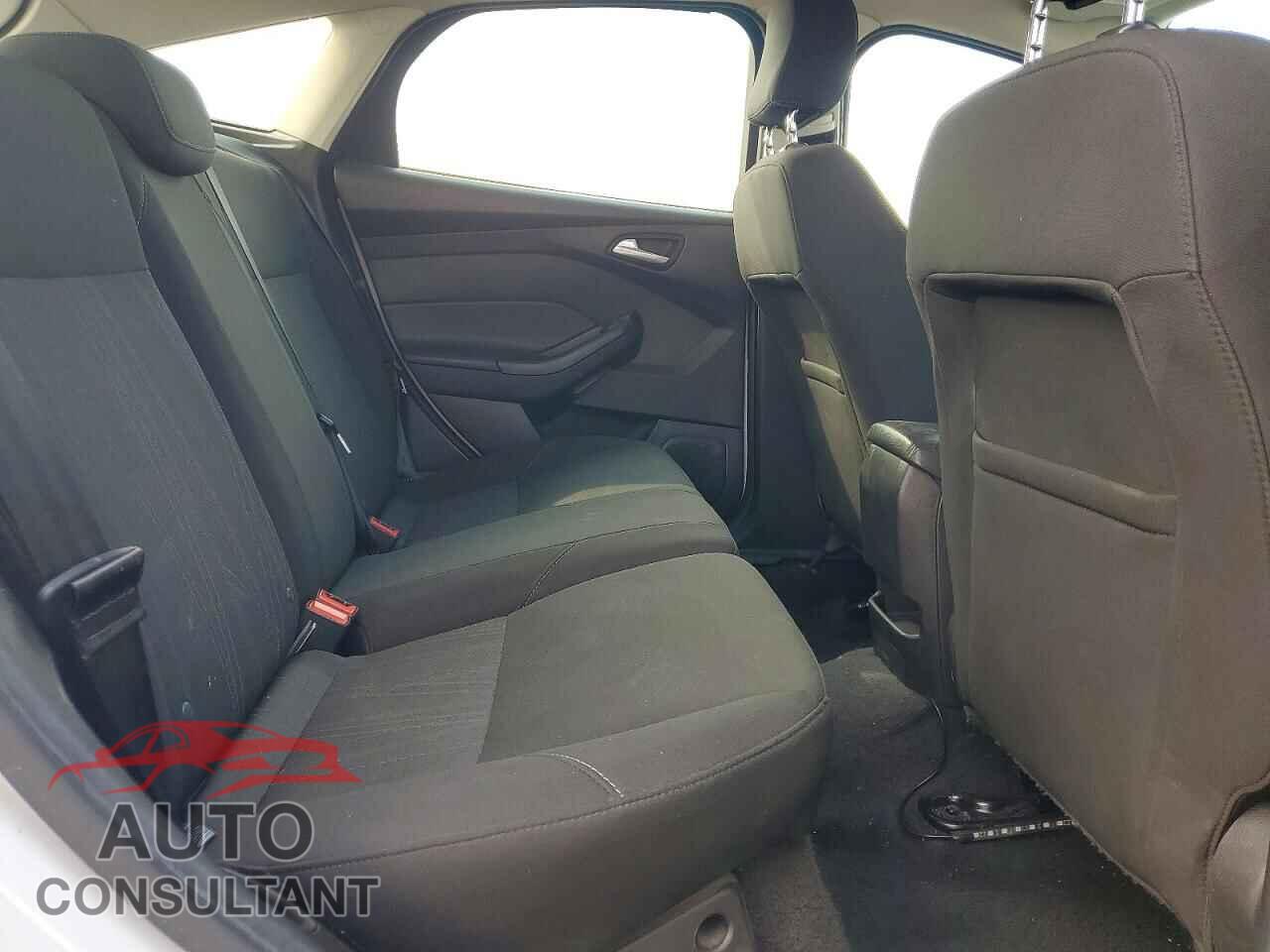 FORD FOCUS 2017 - 1FADP3K23HL308745
